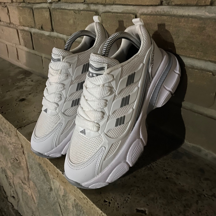 کفش آدیداس زنانه سفید طوسی اسپرت