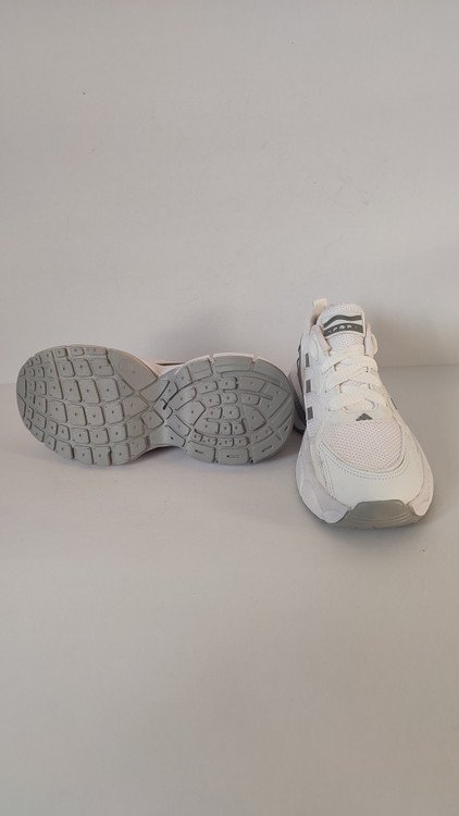 کفش آدیداس زنانه سفید طوسی اسپرت