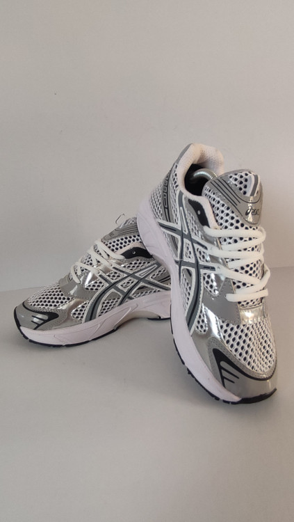 کفش مردانه آسیکس سفید طوسی کفش آسیکس مردانه زیره تیکهخور کفش مردانه آسیکس مناسب پیادهروی زیره کفش آسیکس مردانه