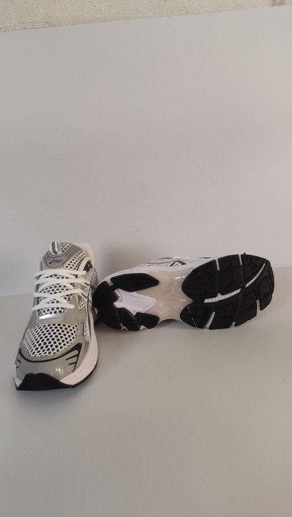 کفش مردانه آسیکس سفید طوسی کفش آسیکس مردانه زیره تیکهخور کفش مردانه آسیکس مناسب پیادهروی زیره کفش آسیکس مردانه