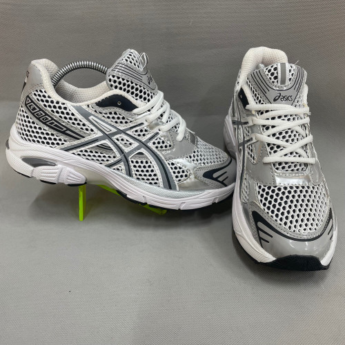 کفش مردانه آسیکس سفید طوسی کفش آسیکس مردانه زیره تیکهخور کفش مردانه آسیکس مناسب پیادهروی زیره کفش آسیکس مردانه