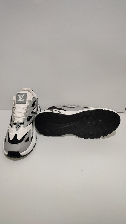 کفش مردانه لوئی ویتون مشکی سفید کفش اسپرت مردانه لوئی ویتون نمای کناری کفش لوئی ویتون جزئیات رویه کفش مردانه لوئی ویتون زیره کفش مردانه لوئی ویتون