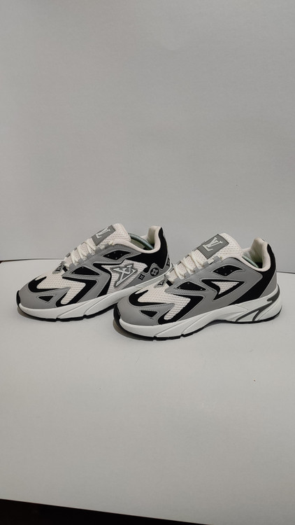 کفش مردانه لوئی ویتون مشکی سفید کفش اسپرت مردانه لوئی ویتون نمای کناری کفش لوئی ویتون جزئیات رویه کفش مردانه لوئی ویتون زیره کفش مردانه لوئی ویتون