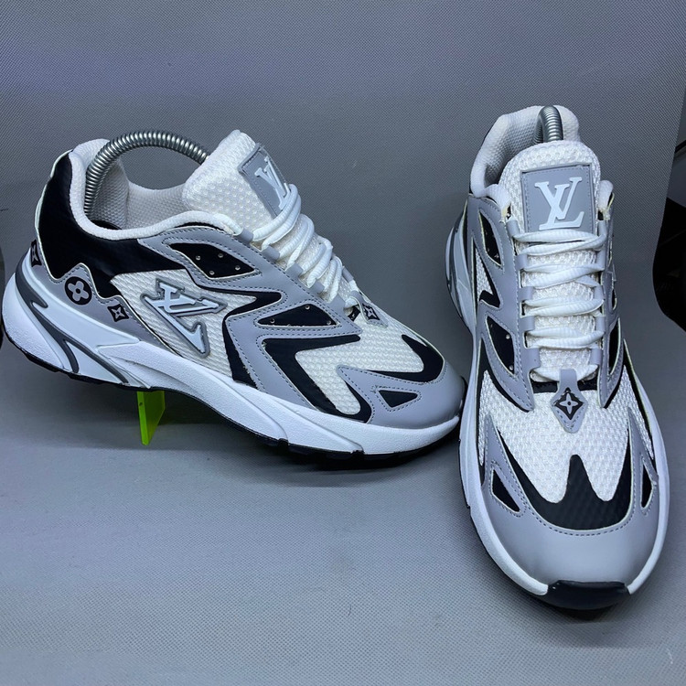 کفش مردانه لوئی ویتون مشکی سفید کفش اسپرت مردانه لوئی ویتون نمای کناری کفش لوئی ویتون جزئیات رویه کفش مردانه لوئی ویتون زیره کفش مردانه لوئی ویتون