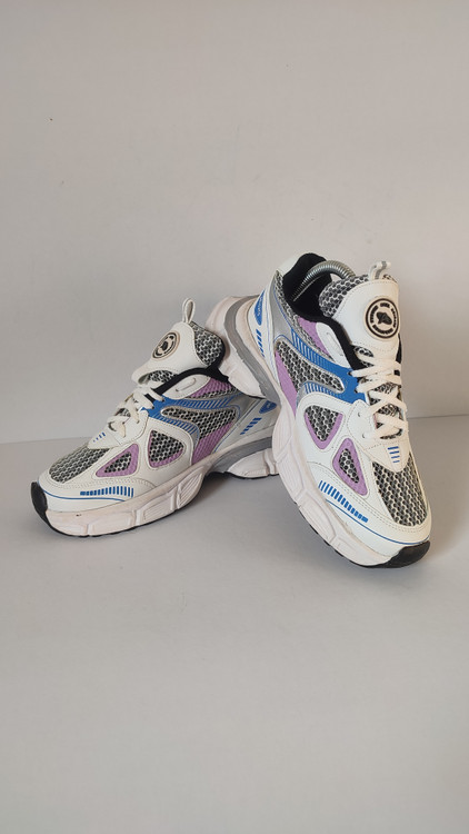 کفش زنانه بالنسیاگا شیکاگو سفید یاسی آبی کفش اسپرت زنانه بالنسیاگا شیکاگو نمای کناری کفش زنانه بالنسیاگا جزئیات رویه کفش زنانه بالنسیاگا شیکاگو زیره کفش زنانه بالنسیاگا شیکاگو