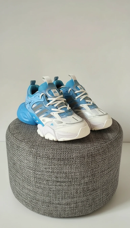 کفش مردانه آدیداس دیلاکس تانک سفید آبی کفش اسپرت مردانه آدیداس دیلاکس تانک نمای جانبی کفش آدیداس تانک سفید آبی جزئیات رنگ کفش آدیداس دیلاکس تانک مردانه زیره کفش آدیداس دیلاکس تانک مردانه