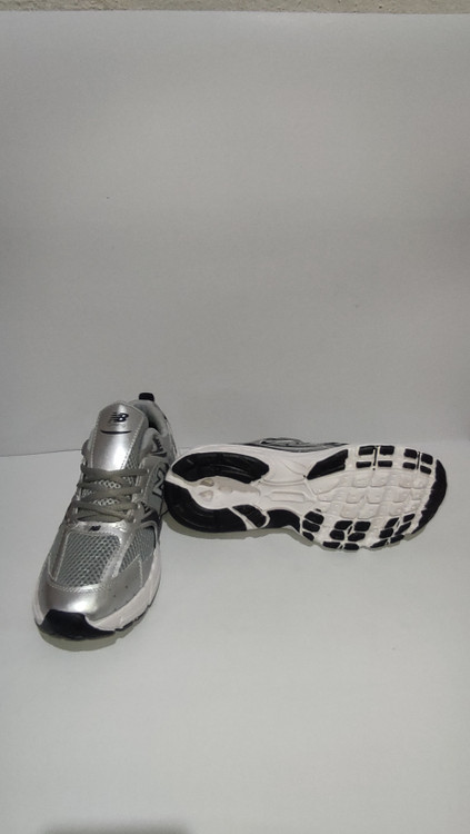 کفش مردانه نیو بالانس 530 طوسی کفش نیو بالانس 530 مردانه طوسی کفش مردانه نیو بالانس 530 مناسب پیادهروی زیره کفش نیو بالانس 530 مردانه