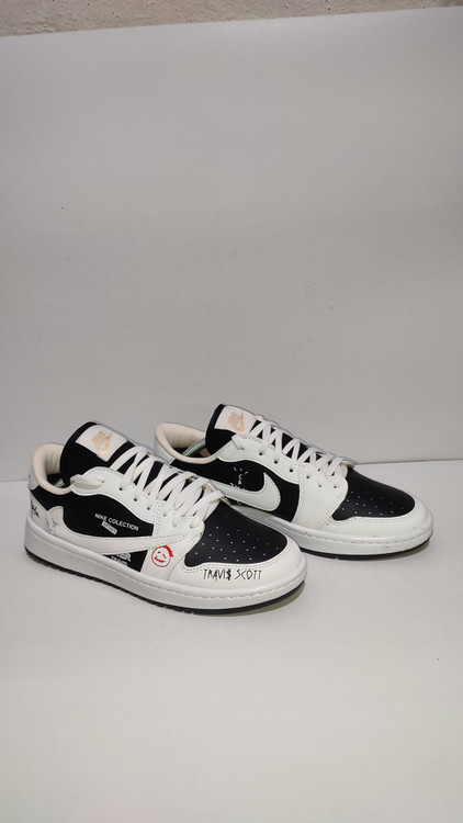 کفش مردانه نایک ترویِس مشکی سفید کفش اسپرت مردانه نایک ترویِس جزئیات کفش نایک ترویِس مردانه نمای کناری کفش نایک ترویِس مشکی سفید زیره کفش مردانه نایک ترویِس