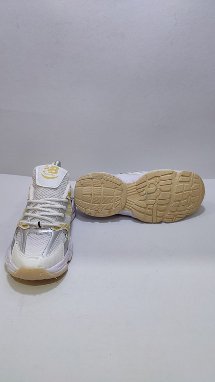 کفش بچگانه نیو بالانس سفید زرد نقرهای