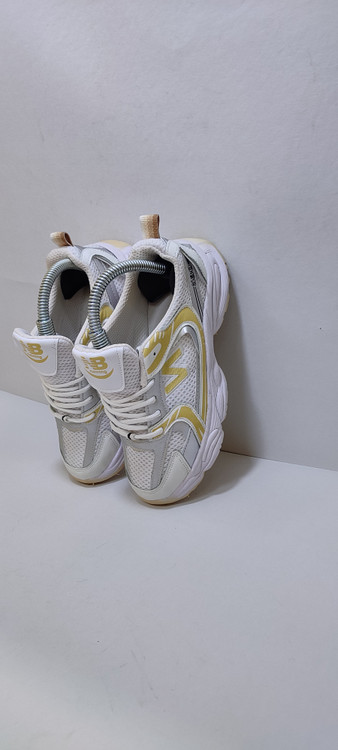 کفش بچگانه نیو بالانس سفید زرد نقرهای
