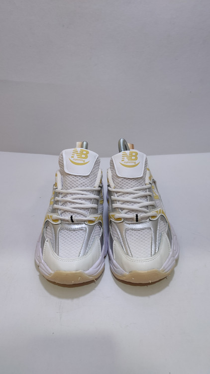 کفش بچگانه نیو بالانس سفید زرد نقرهای
