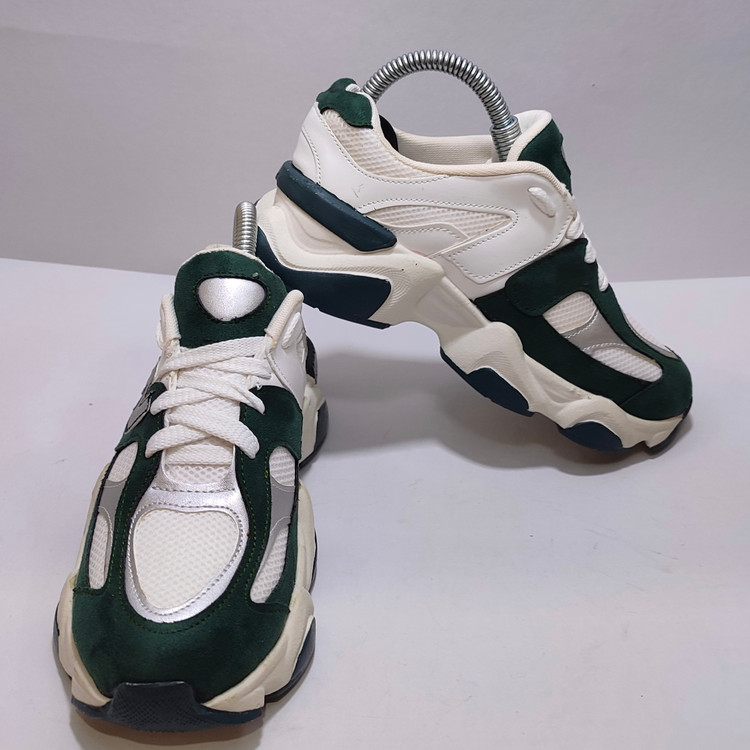 کفش نیو بالانس 9060 سفید سبز با طراحی مدرن